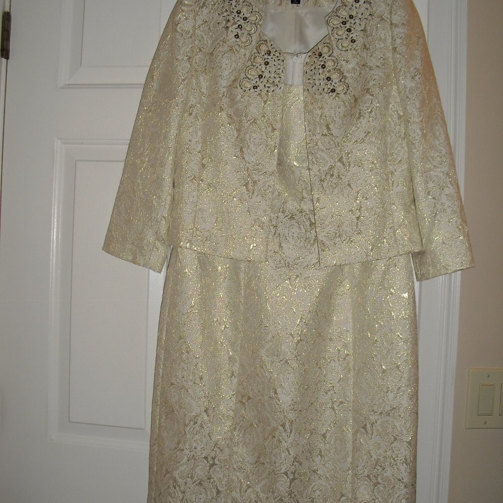 TAHARI Arthur S. Levine  Ivory and Gold Evening 2 Piece Dress & Jacket - Size 8